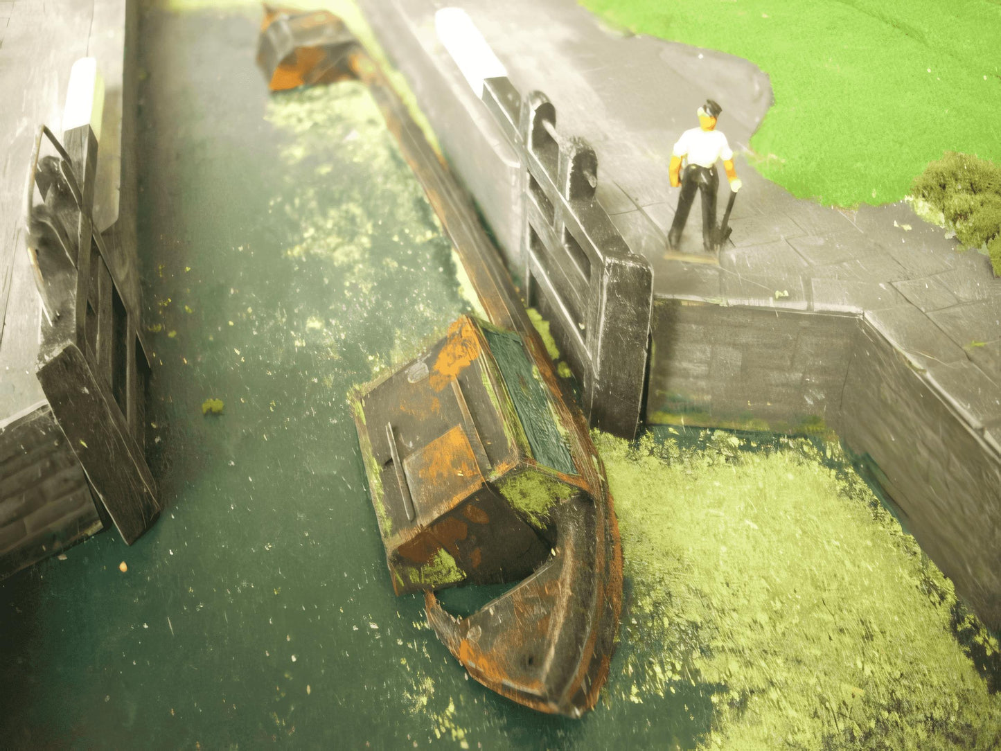 1:76 HALF SUBMERGED CANAL NARROW BOAT