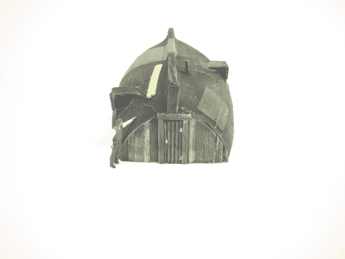 1:76 UPTURNED BOAT HULL DWELLING