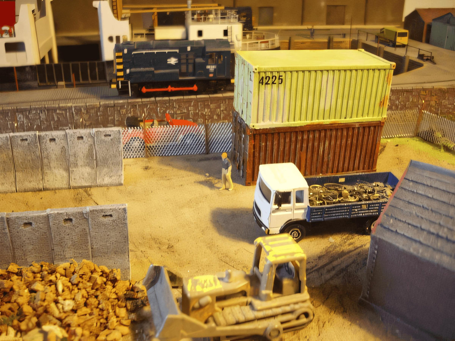 1:72 20ft SHIPPING CONTAINER (pack of 2 )
