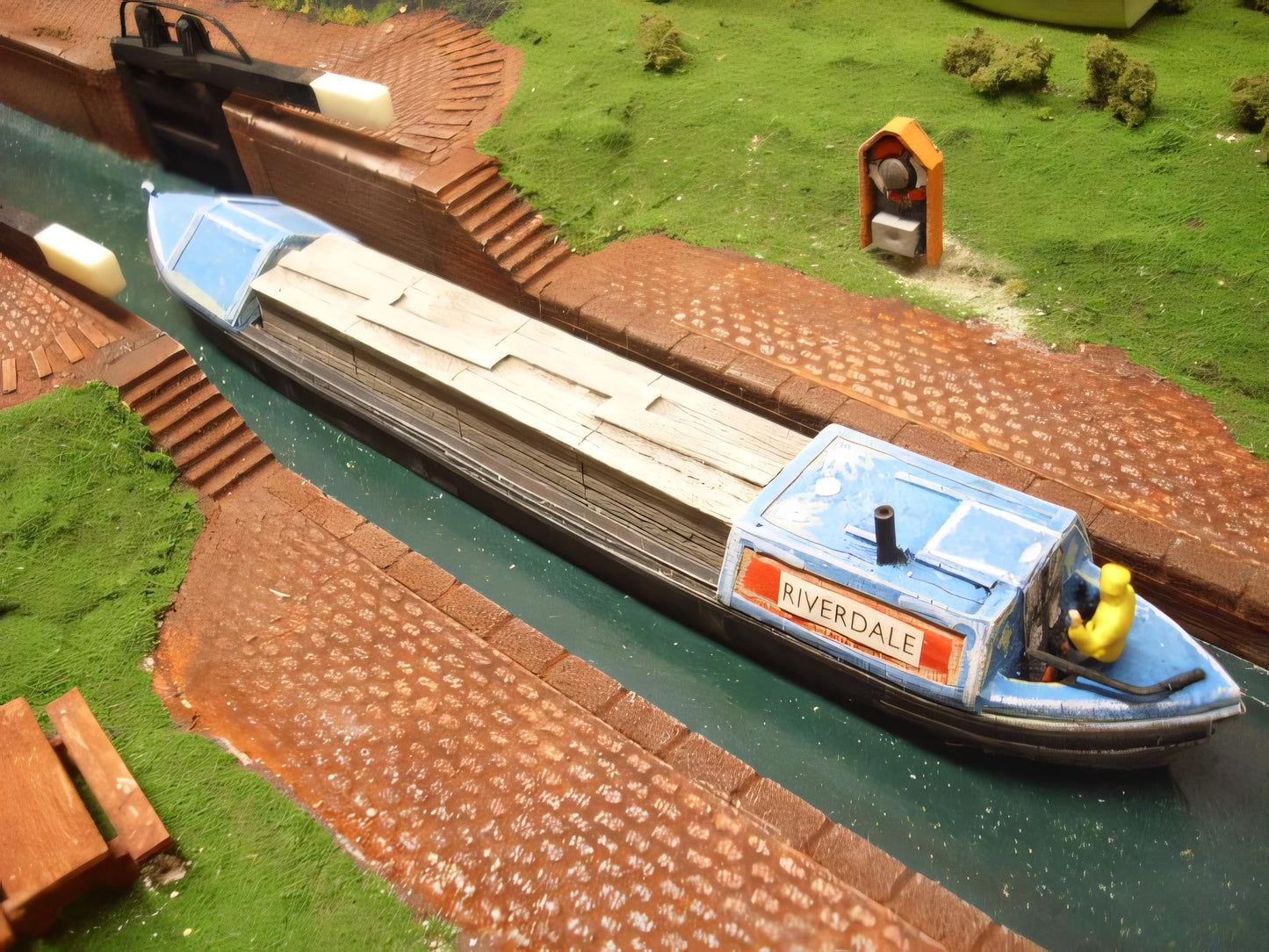 1:76 TIMBER LOAD FOR 53 ft NARROW BOAT