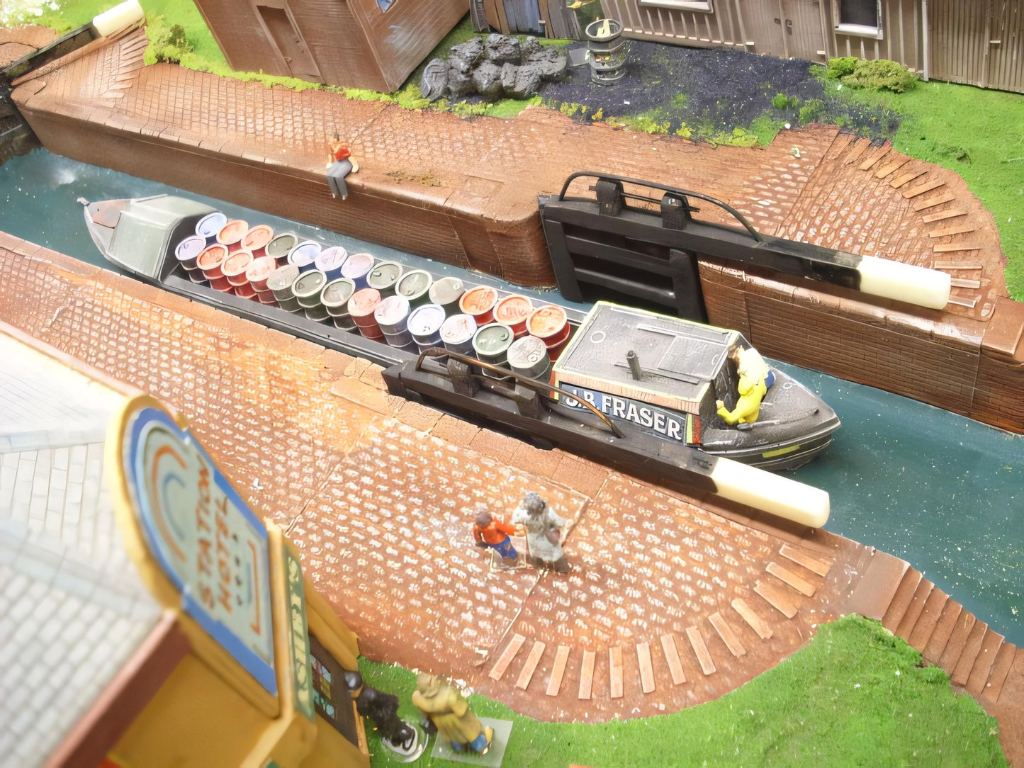 1:76 CANAL TOW PATH LOCK GATE 1/4 CIRCLE (pair)