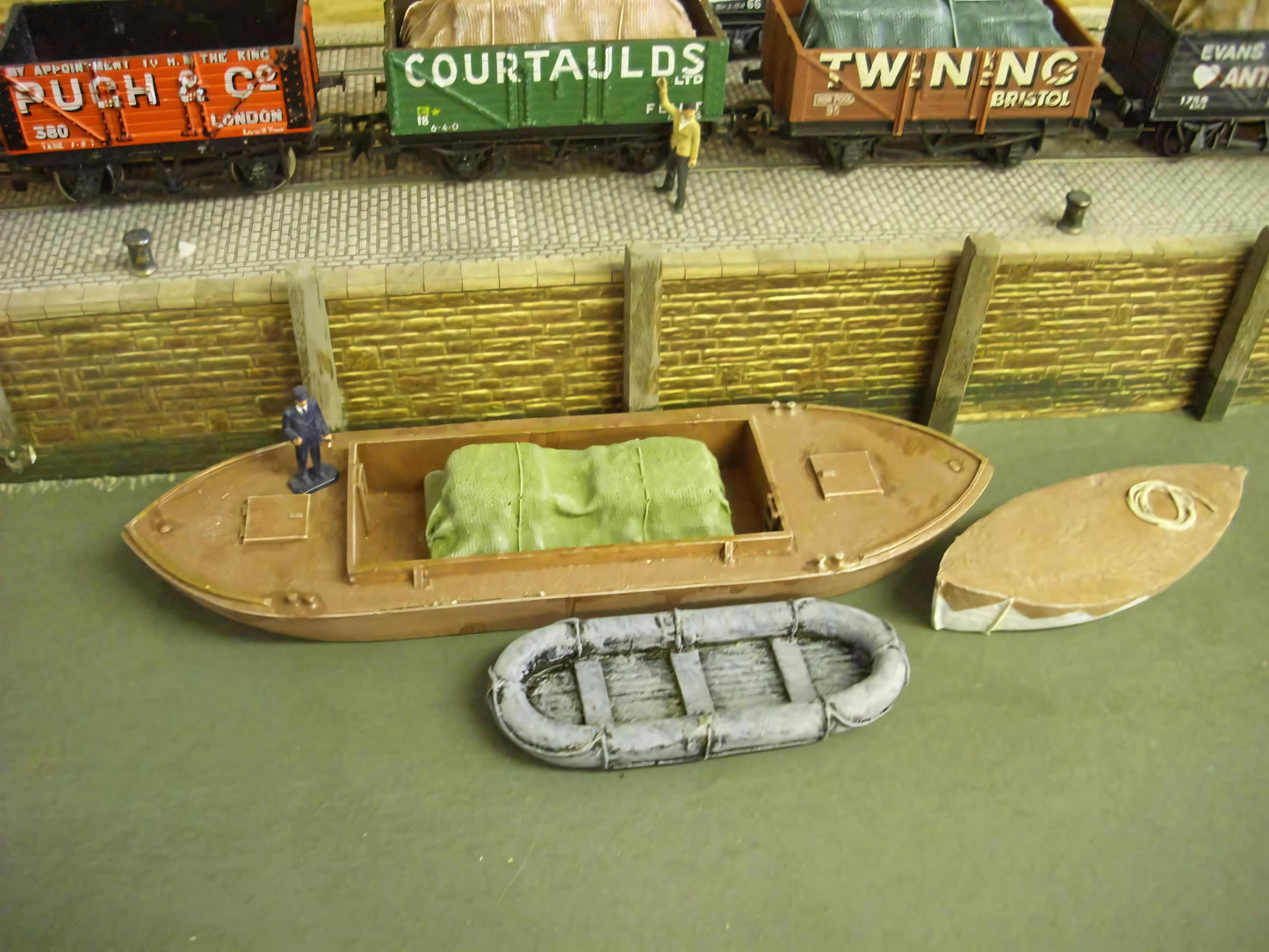 1:76 DUMB BARGE 44ft WATERLINE RIVER CRAFT