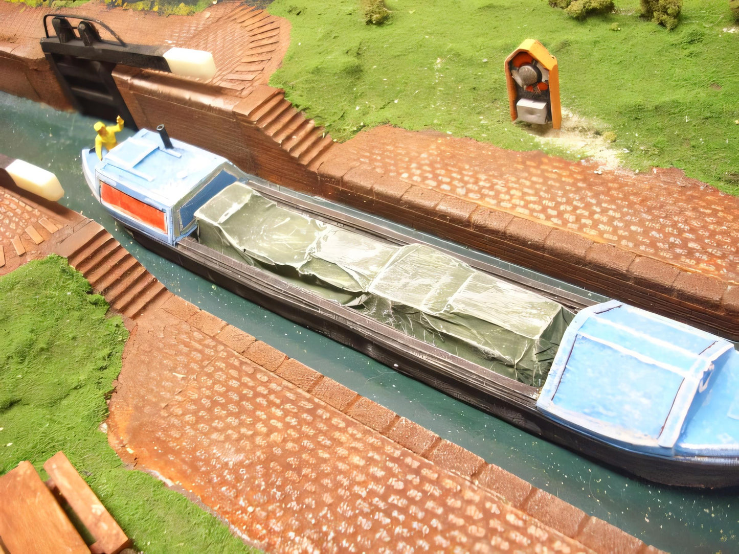 1:76 COVERED LOAD FOR 53 ft NARROW BOAT