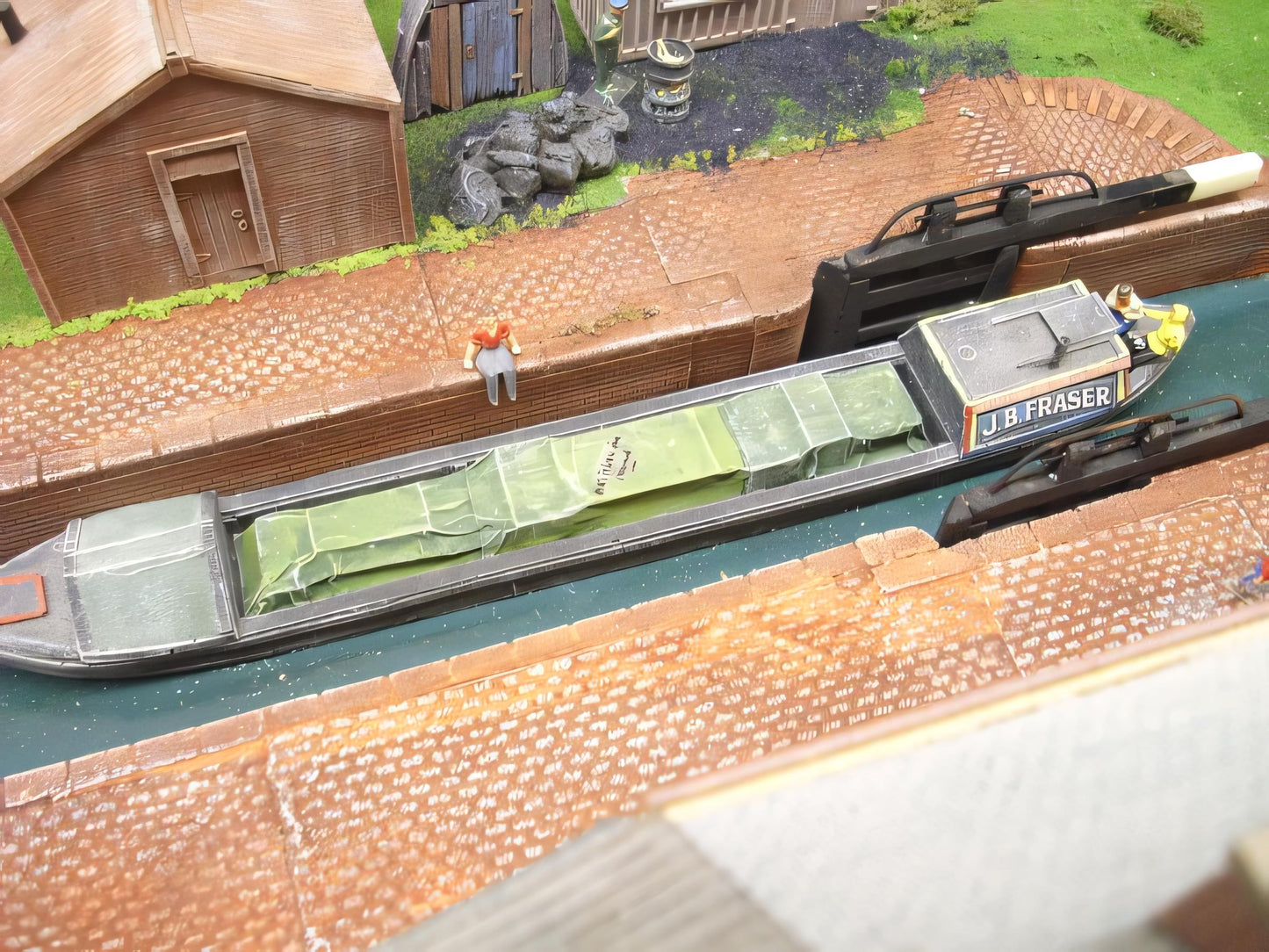 1:76 COVERED LOAD FOR 61 ft NARROW BOAT