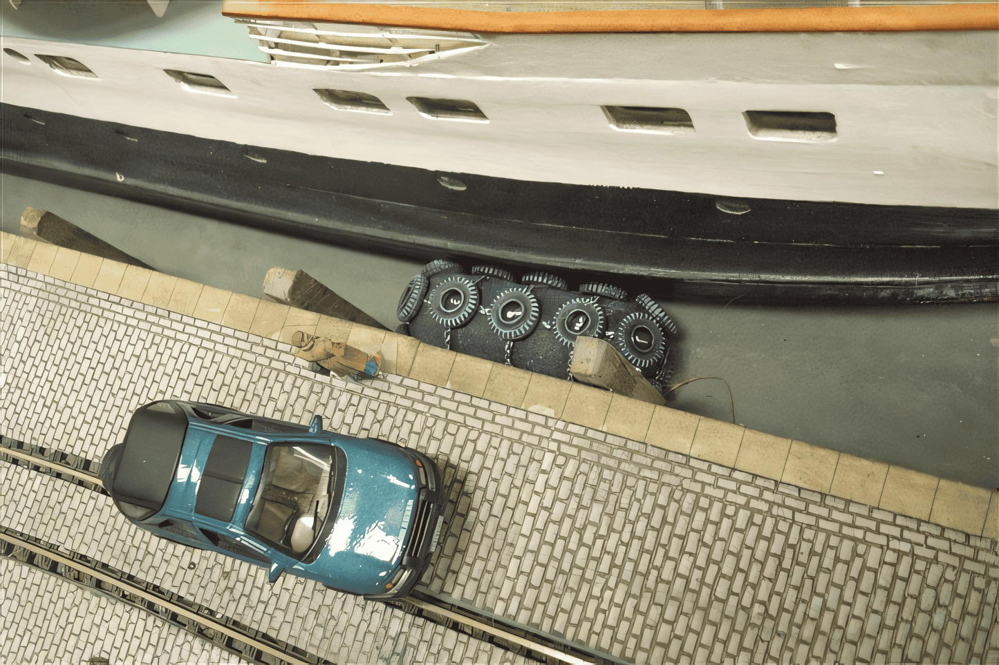 1:76 HARBOUR QUAYSIDE SHIP FENDER WITH TYRES