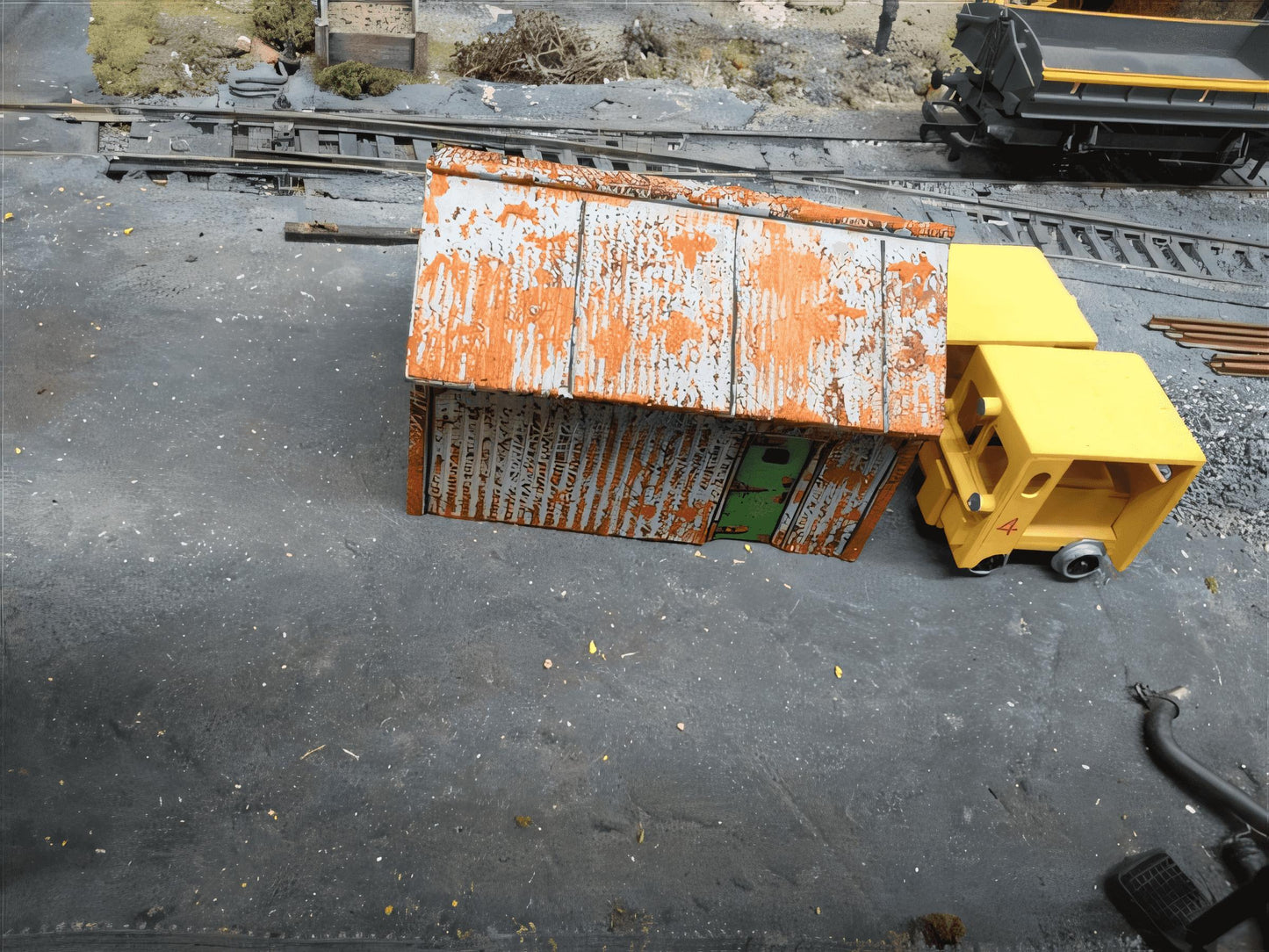 1:76 INDUSTRIAL BUILDING OR TOOL SHED