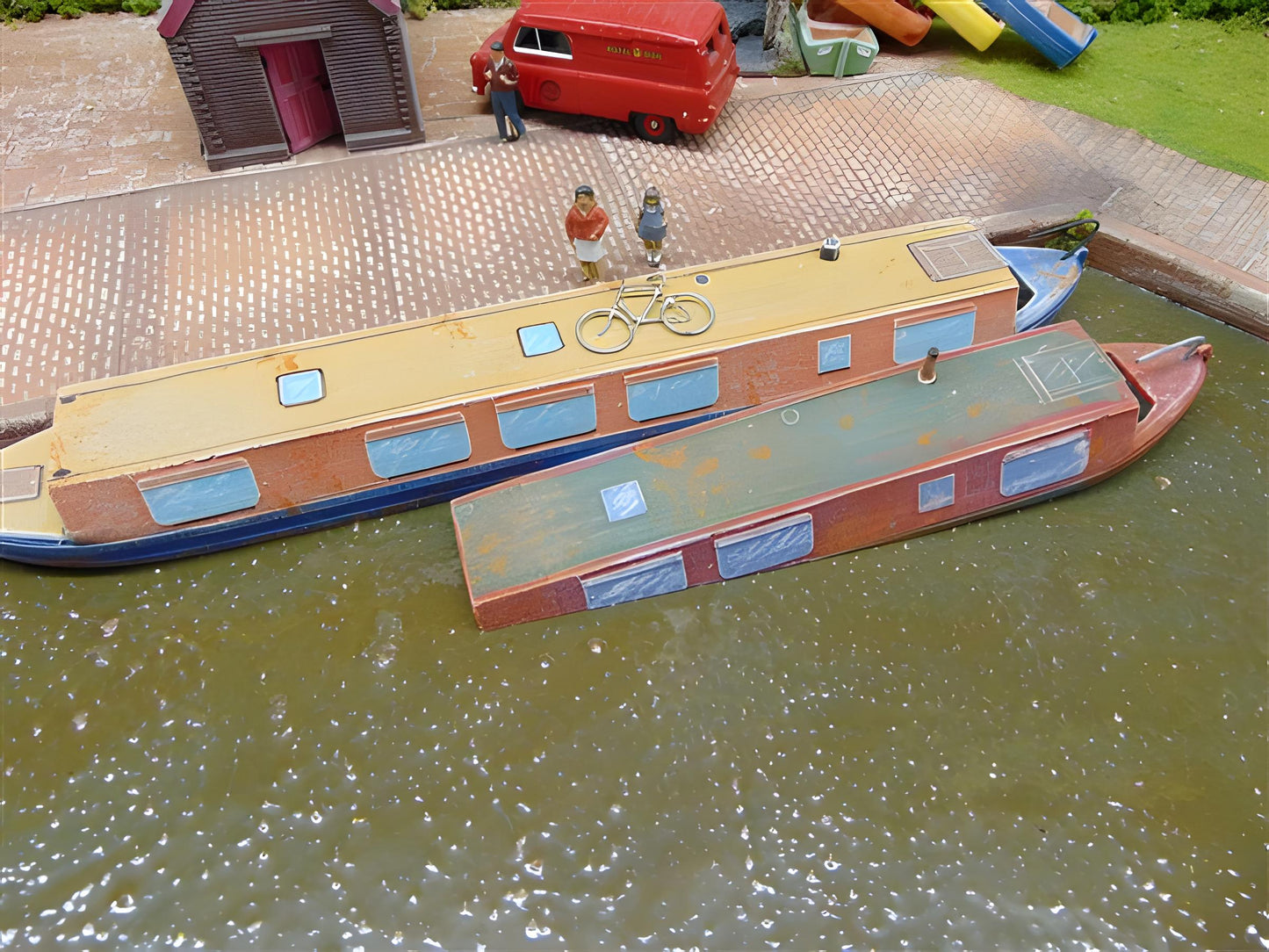 1:76 FLOODED CANAL HOUSEBOAT