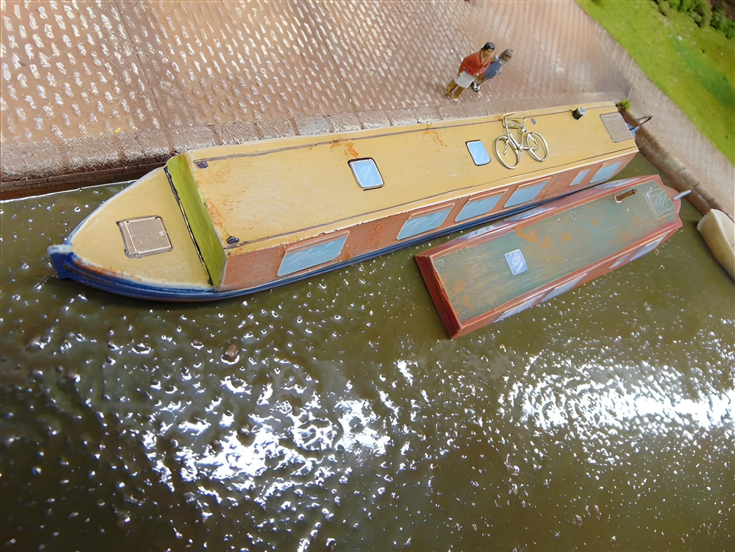 1:76 FLOODED CANAL HOUSEBOAT