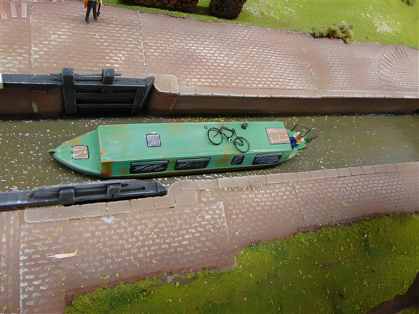 1:76 CANAL HOUSEBOAT