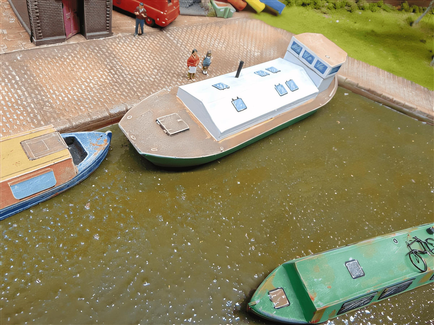 1:76 CONVERTED BARGE HOUSEBOAT
