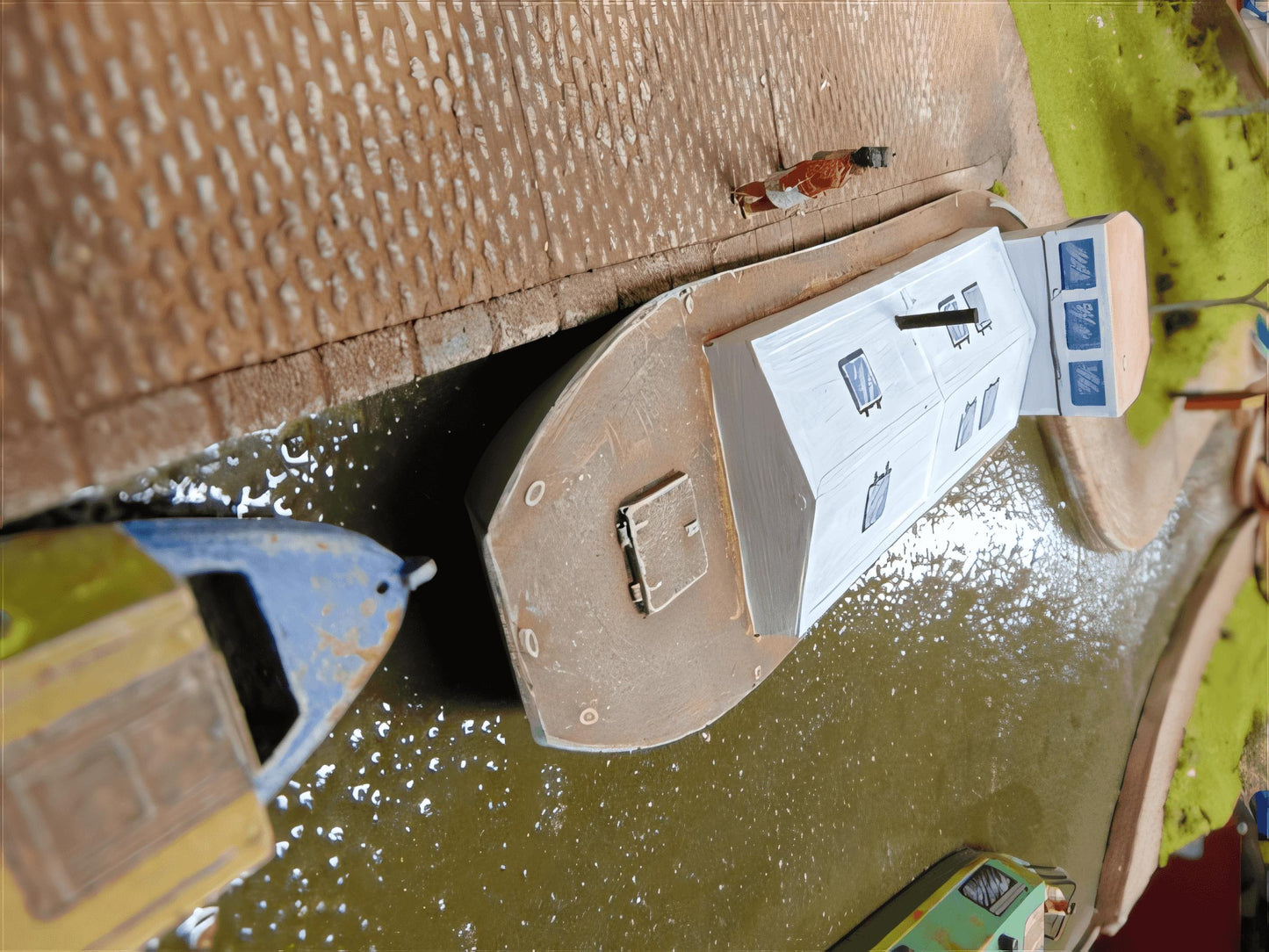1:76 CONVERTED BARGE HOUSEBOAT