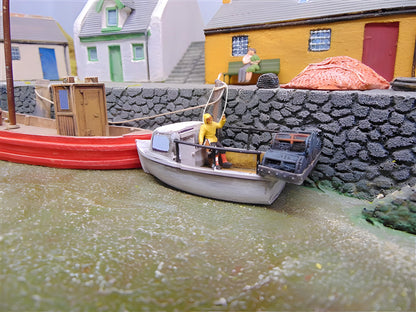 1:76 SMALL LOBSTER BOAT + CREELS