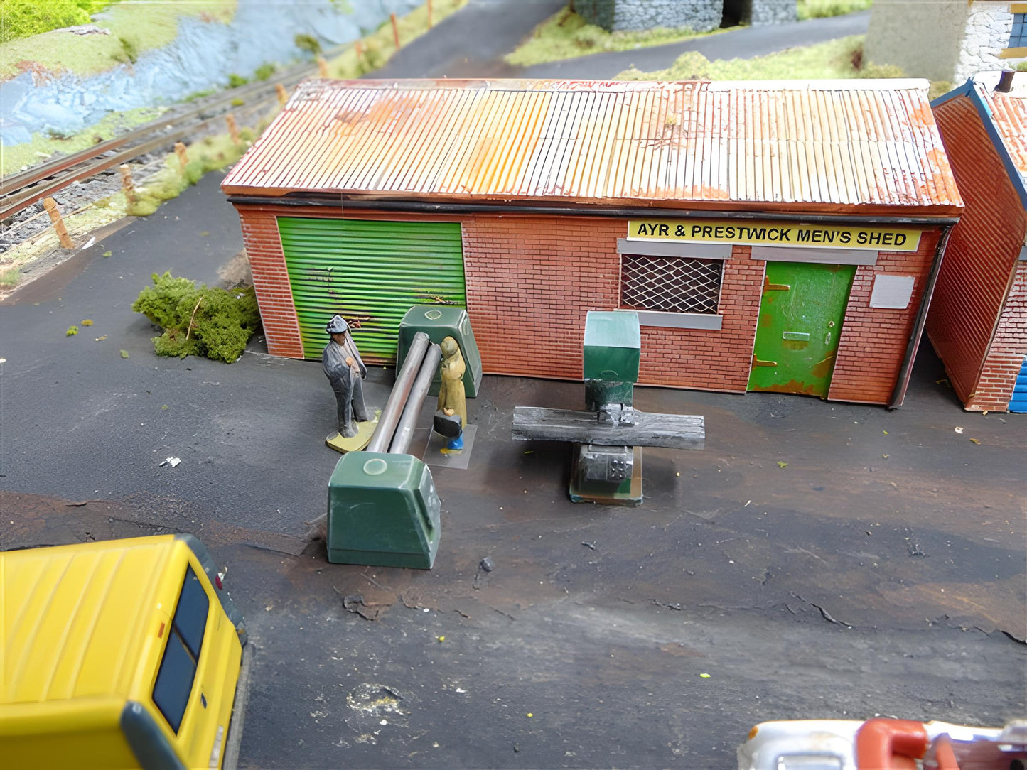 1:76 LARGE POWERED SHEET METAL ROLLERS