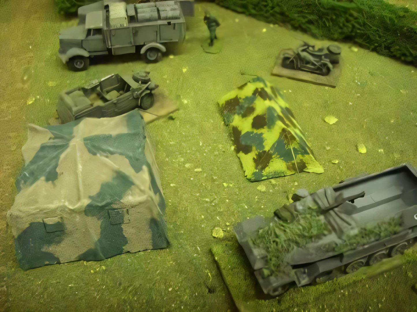1:72 10 MAN TENT x 2