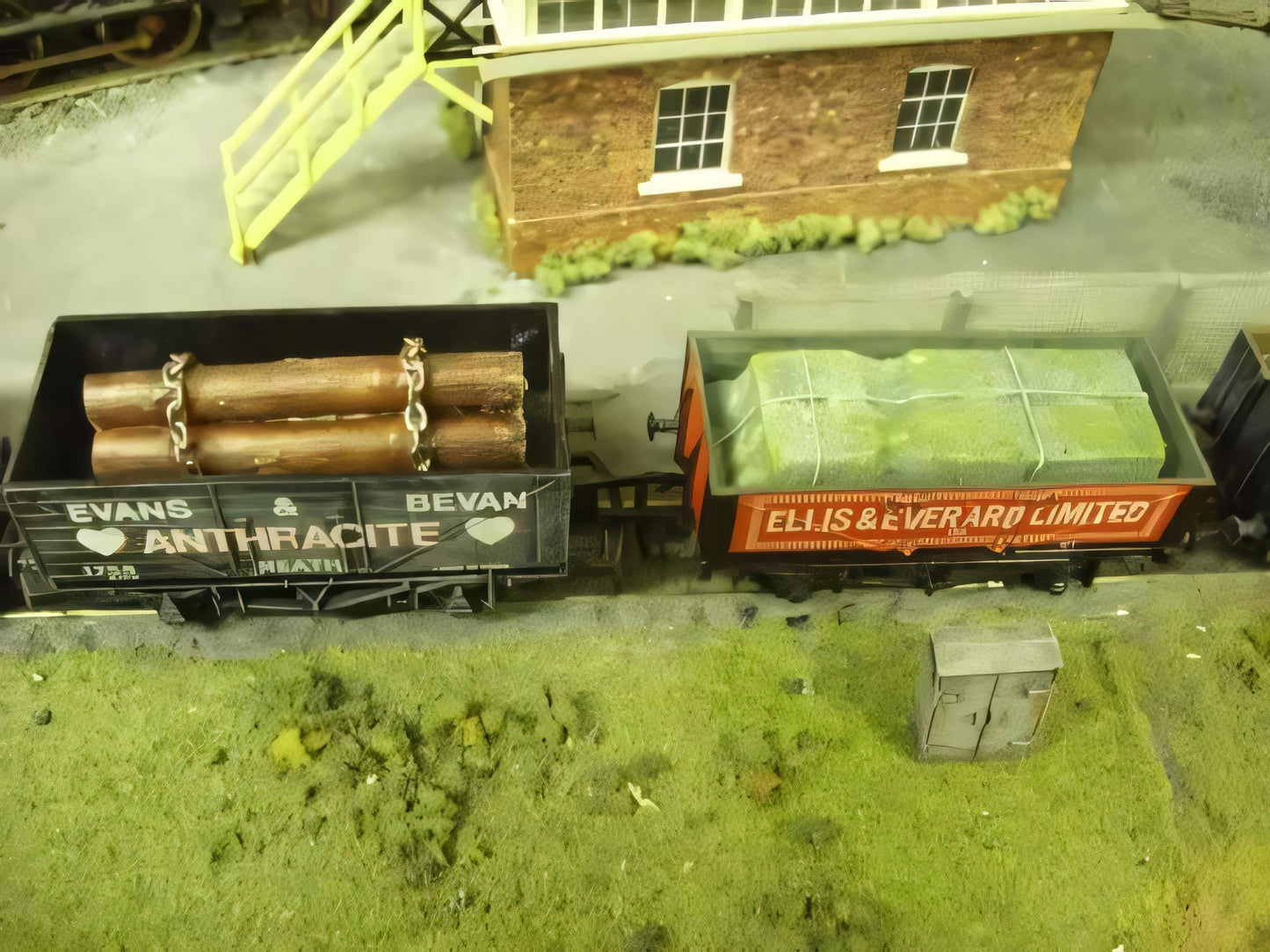1:76 RAILWAY WAGON LOAD 'b' x 4