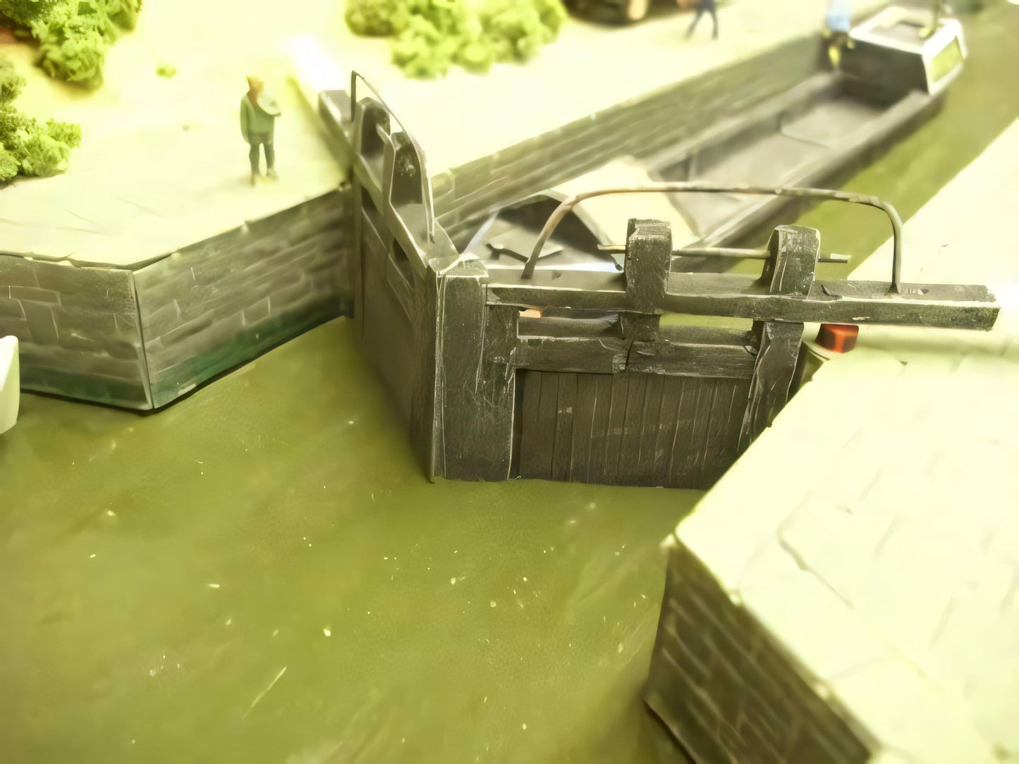 1:76 CANAL LOCK GATES