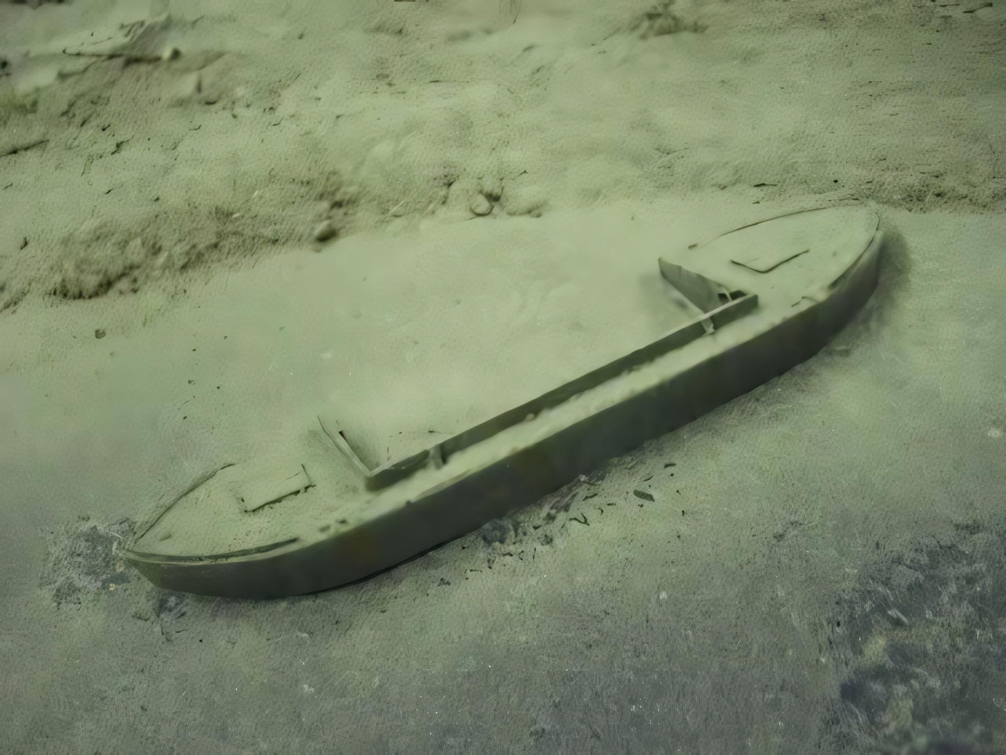 1:76 HALF SUBMERGED RIVER BARGE