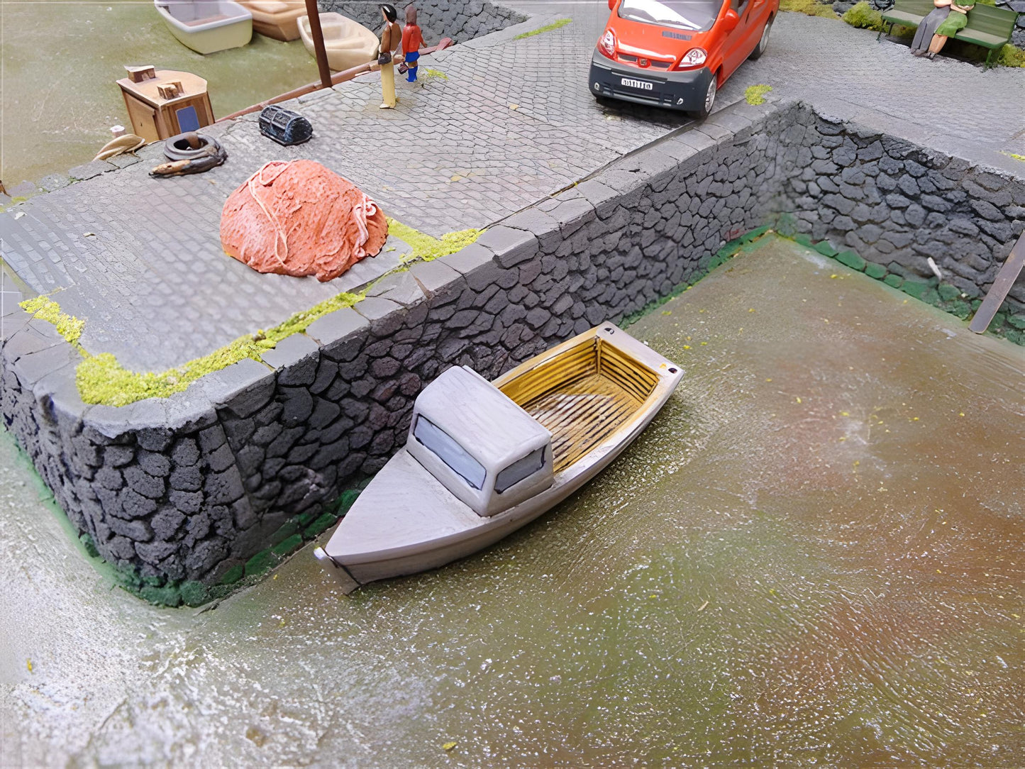 1:76 SMALL CABIN CRUISER