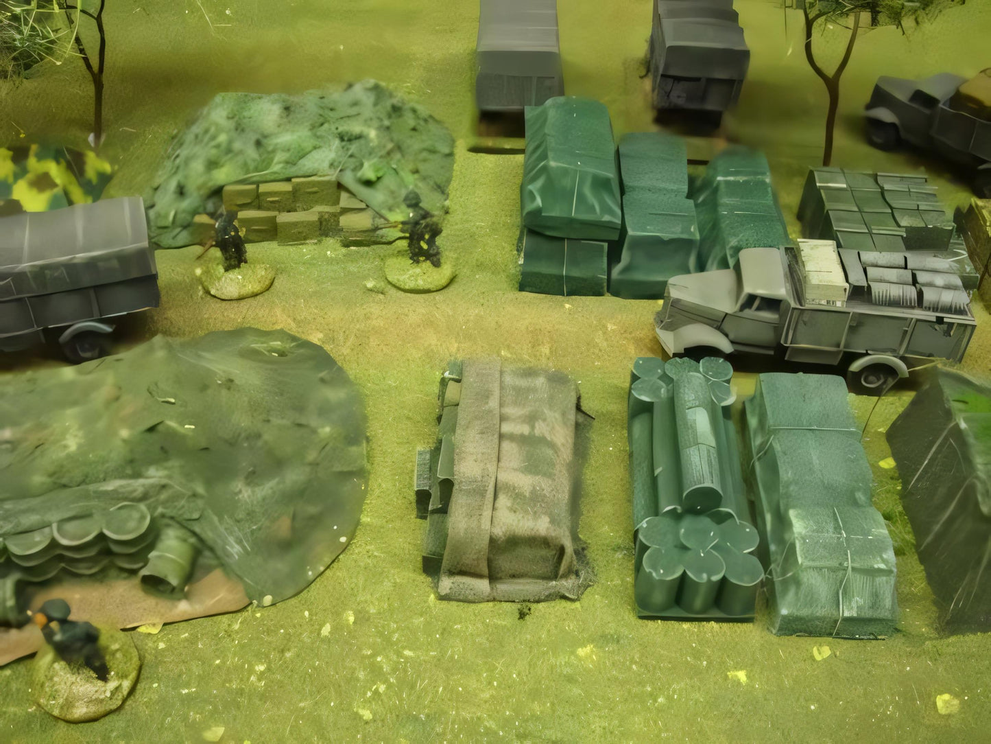 1:72 SUPPLY DUMP WITH TENTS AND COVERED EQUIPMENT