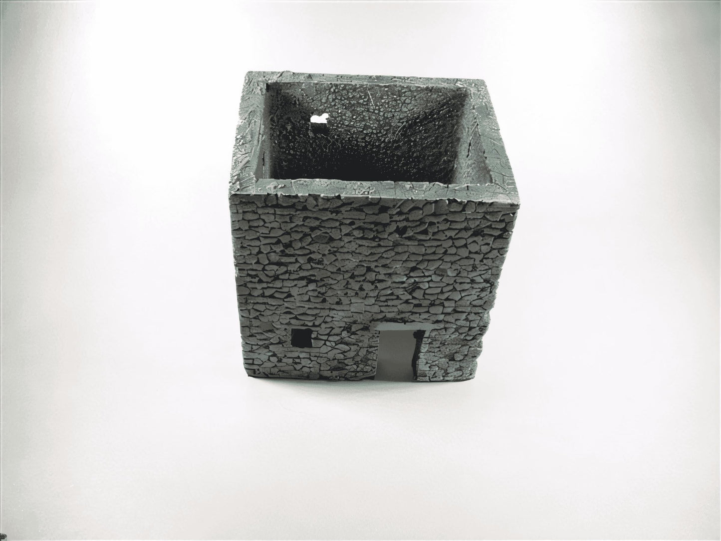 1:76 ABANDONED STONE BUILDING