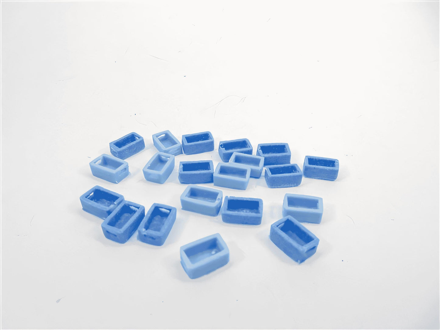 1:76  PLASTIC TYPE FISH BOXES x 25