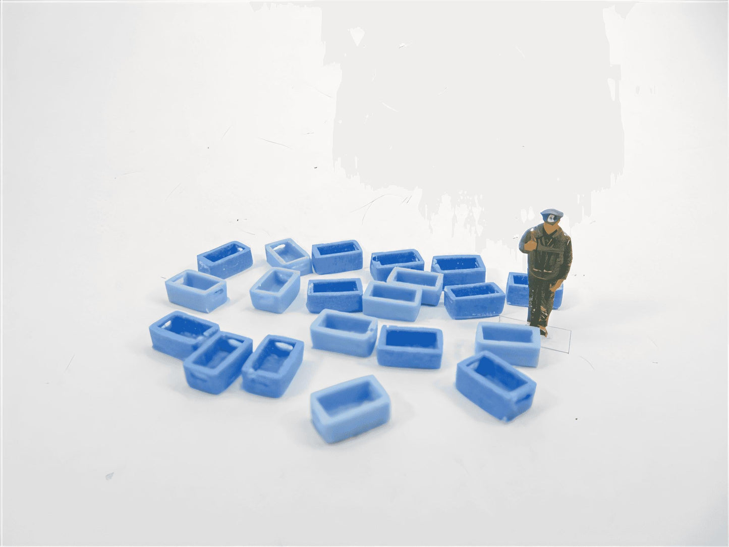 1:76 PLASTIC TYPE FISH BOXES x 25