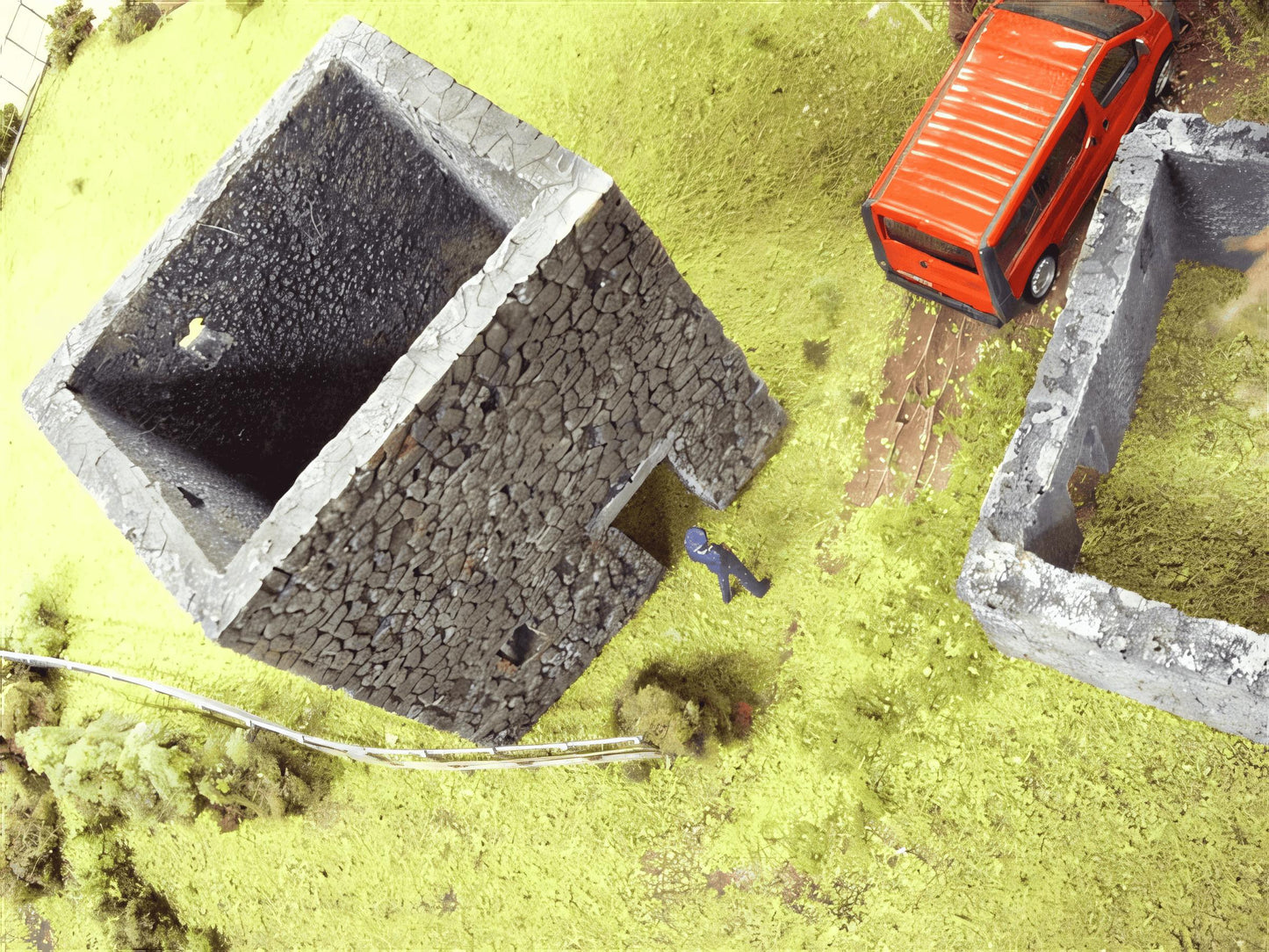 1:76  ABANDONED STONE BUILDING