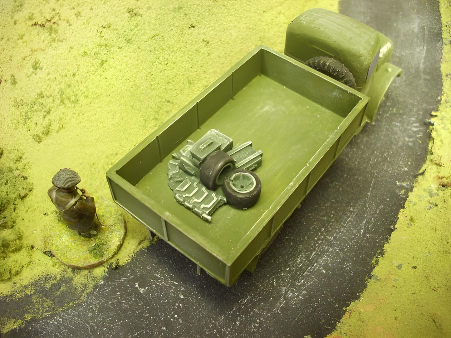 28mm LORRY LOADS....TANK SPARES