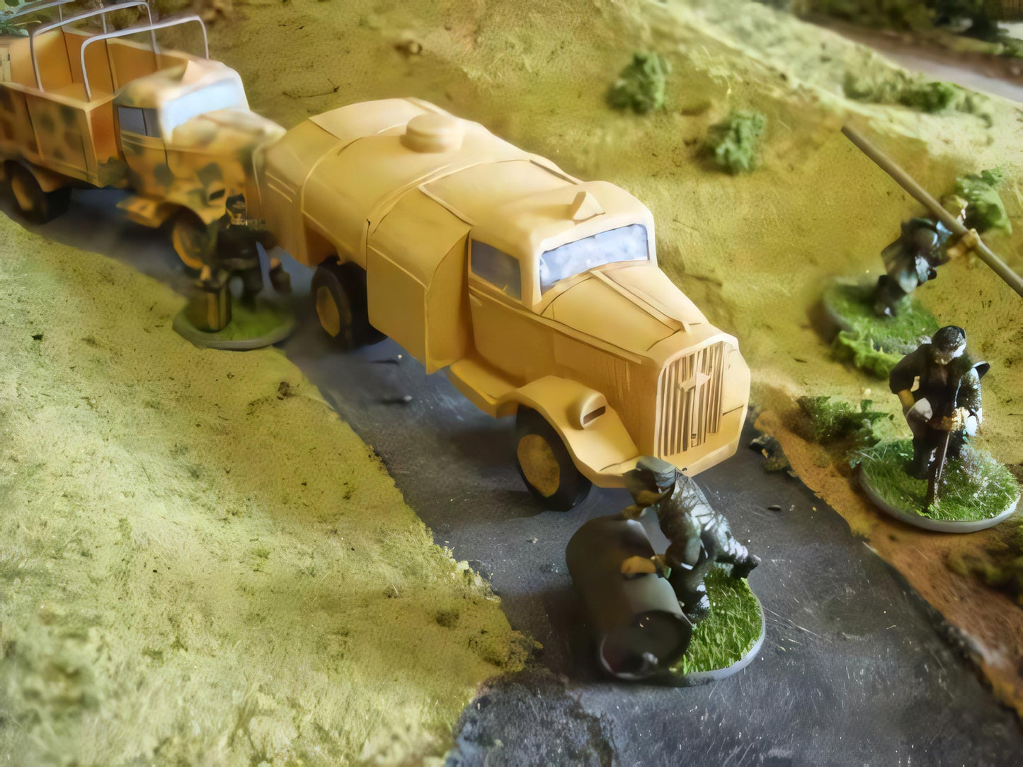 28mm WW2 GERMAN OPEL BLITZ TANKER