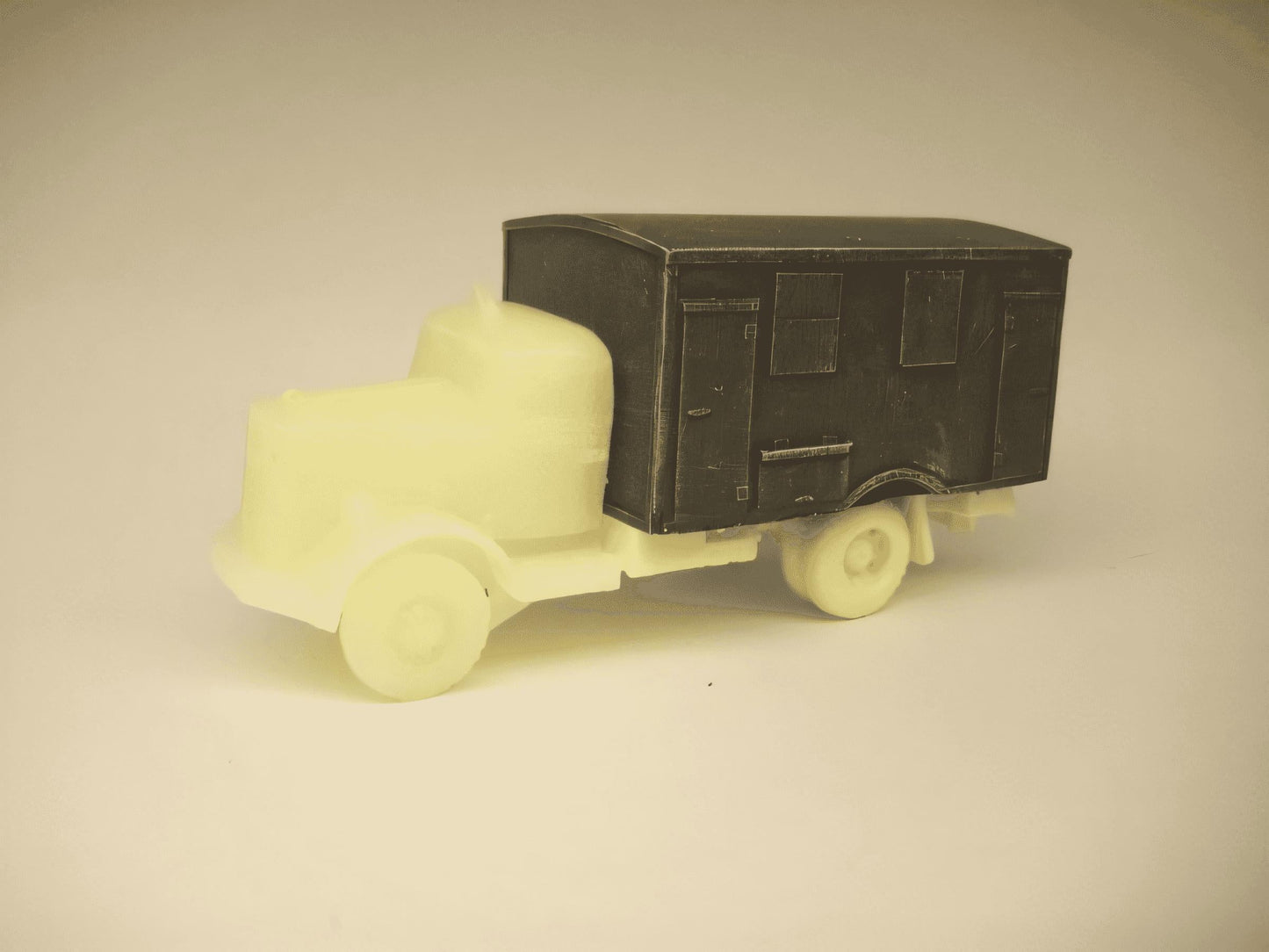 28mm RADIO TRUCK BACK FOR OPEL BLITZ TRUCK