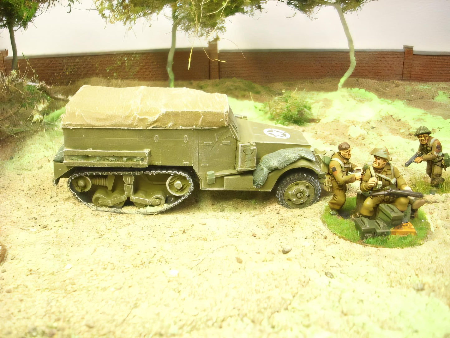 28mm M2A1 HALF TRACK WITH TILT
