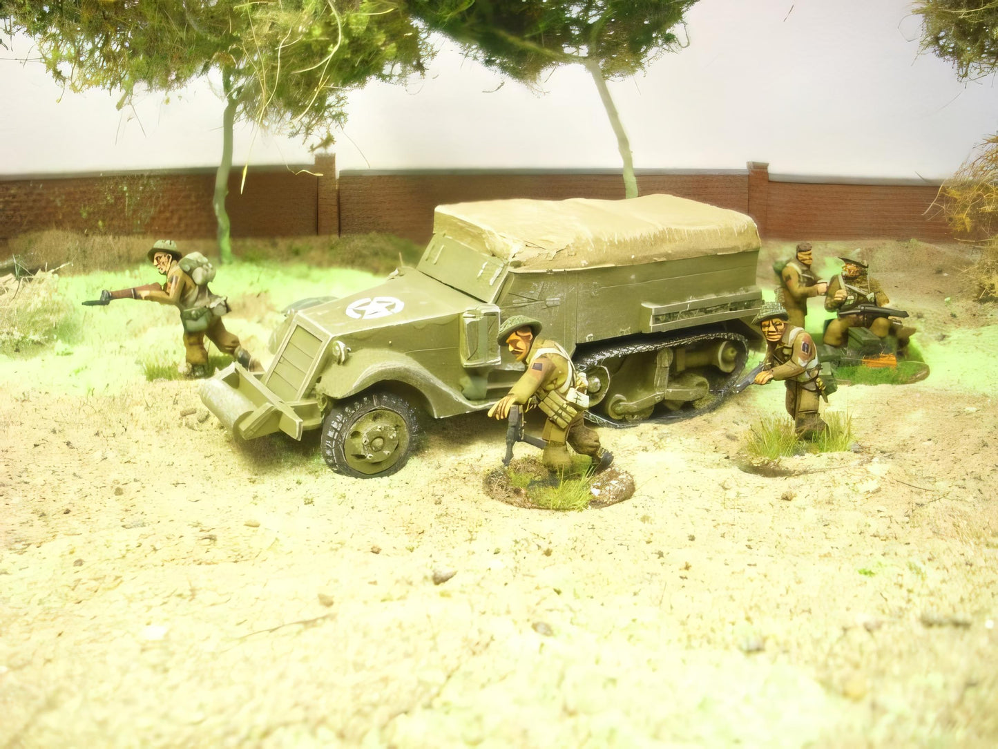28mm M2A1 HALF TRACK WITH TILT