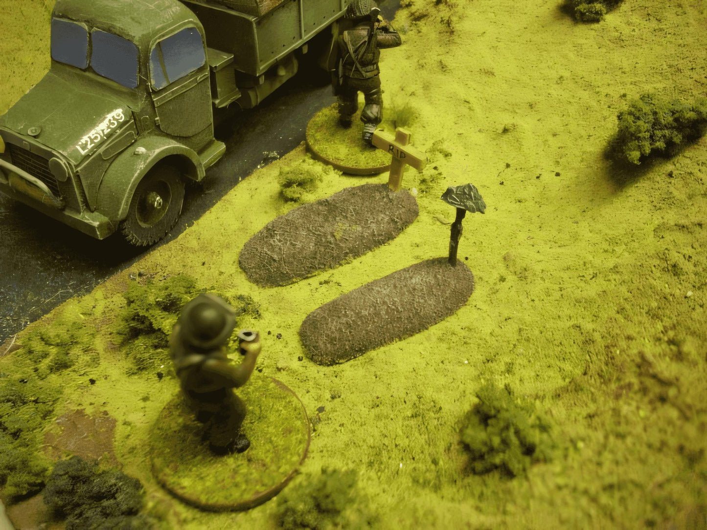 28mm TEMPORARY GRAVE MOUNDS x 6