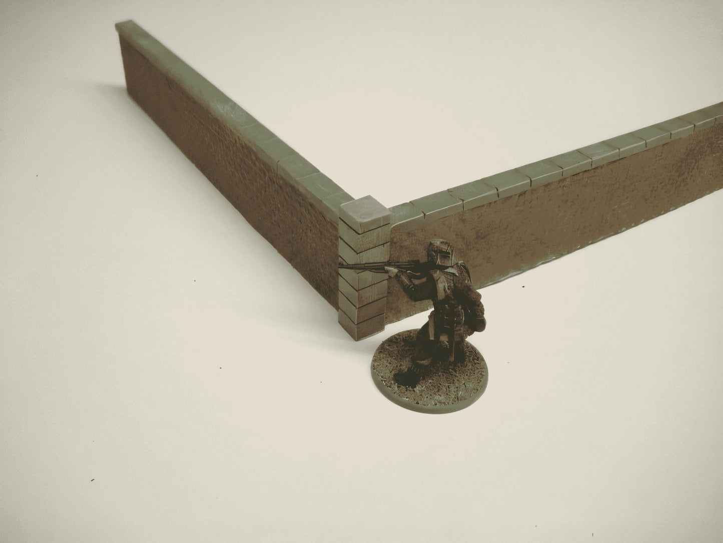 28mm WALL CORNER POSTS x 6