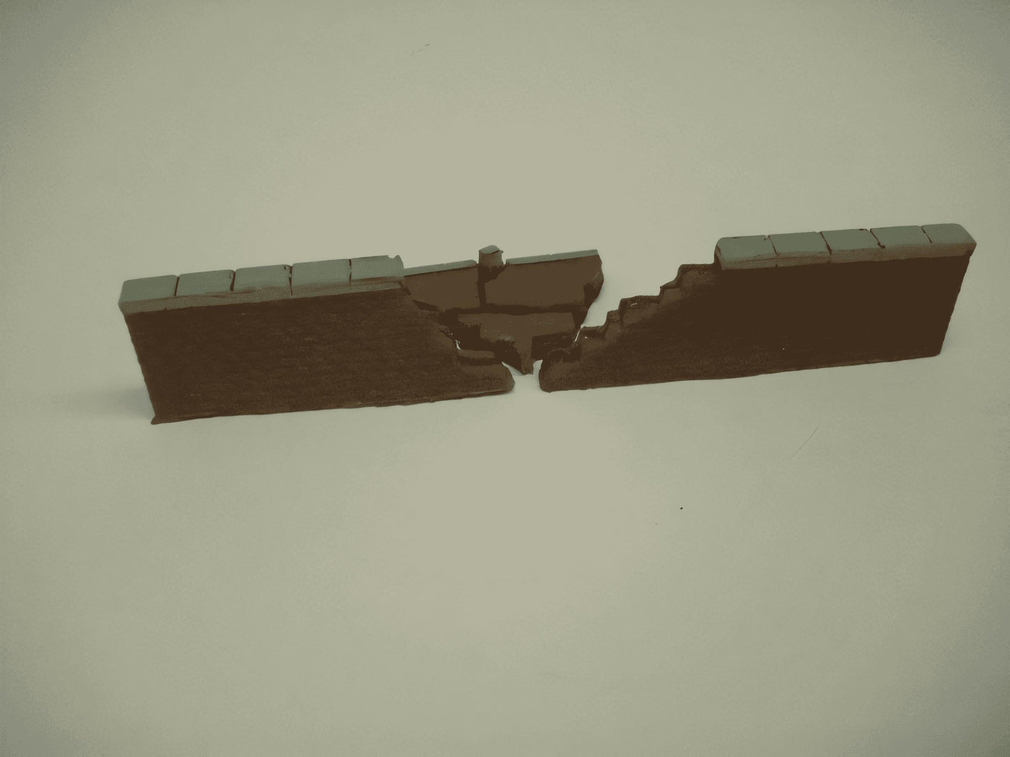 28mm BRICK WALL WITH BREACH
