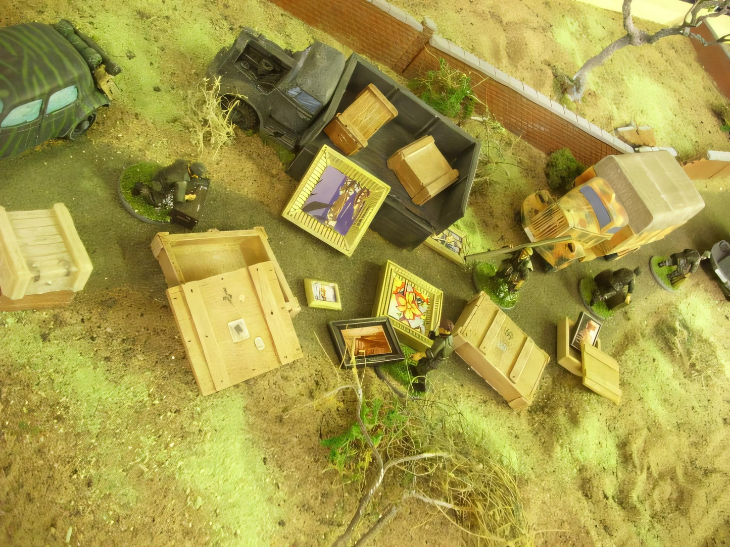 28mm LOOTED ART WORK WITH WOODEN CRATES