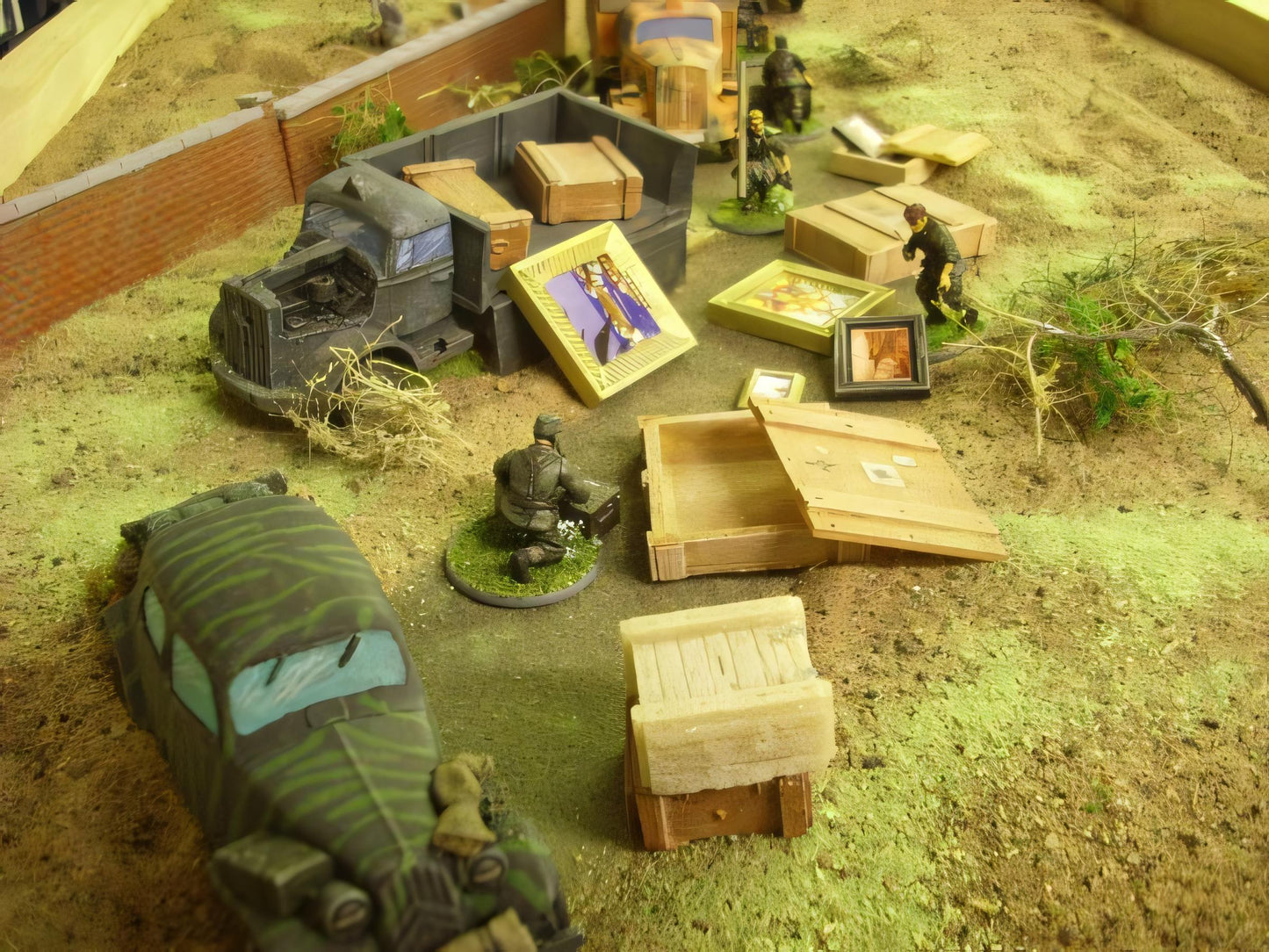 28mm LOOTED ART WORK WITH WOODEN CRATES
