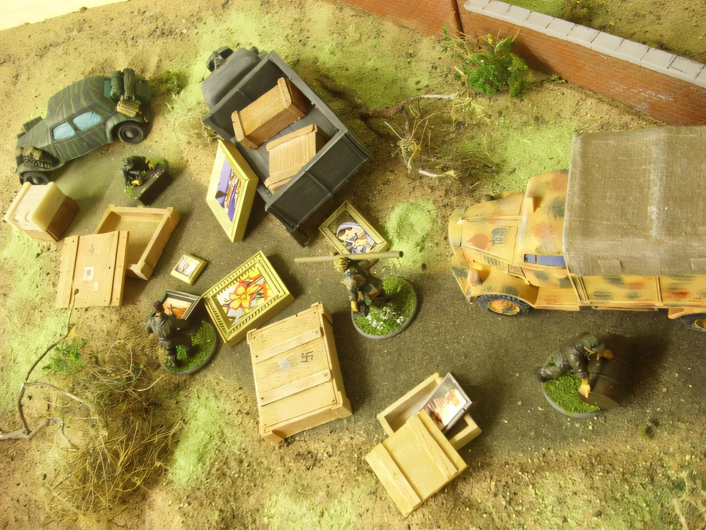 28mm LOOTED ART WORK WITH WOODEN CRATES
