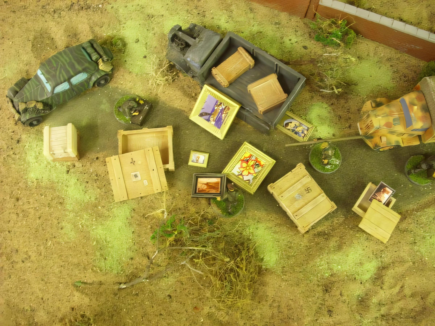28mm LOOTED ART WORK WITH WOODEN CRATES