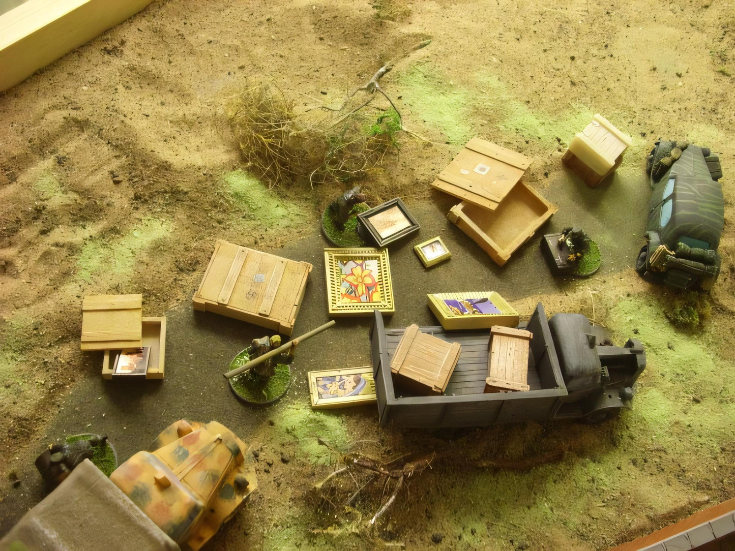28mm LOOTED ART WORK WITH WOODEN CRATES