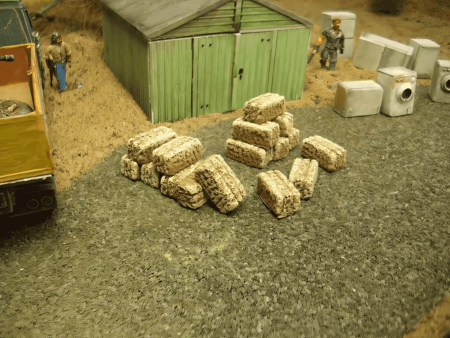 28mm  HAY BALES x 16