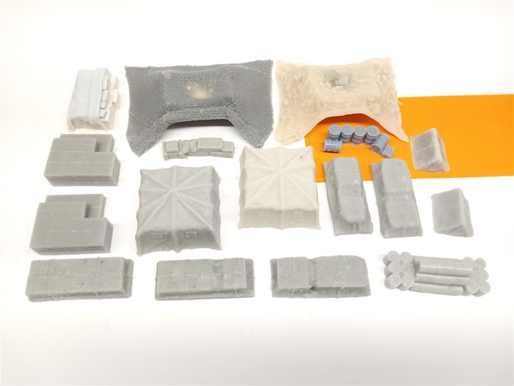 1:72 SUPPLY DUMP WITH TENTS AND COVERED EQUIPMENT