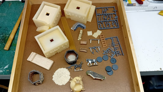 DESERT BUILDINGS and od's and ends for 28mm figures.