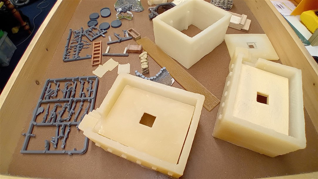 DESERT BUILDINGS and od's and ends for 28mm figures.