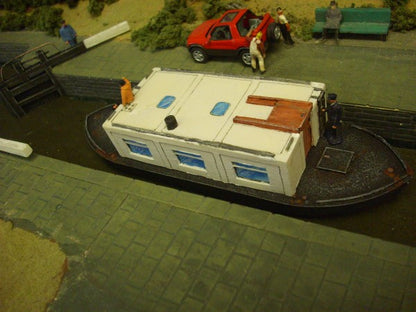 1:76 HOUSE BOAT CABIN FOR BARGE