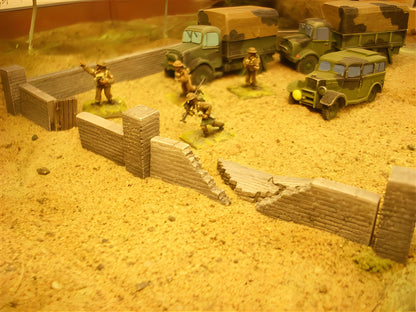 1:76  STONE WALL WITH COLLAPSED SECTION