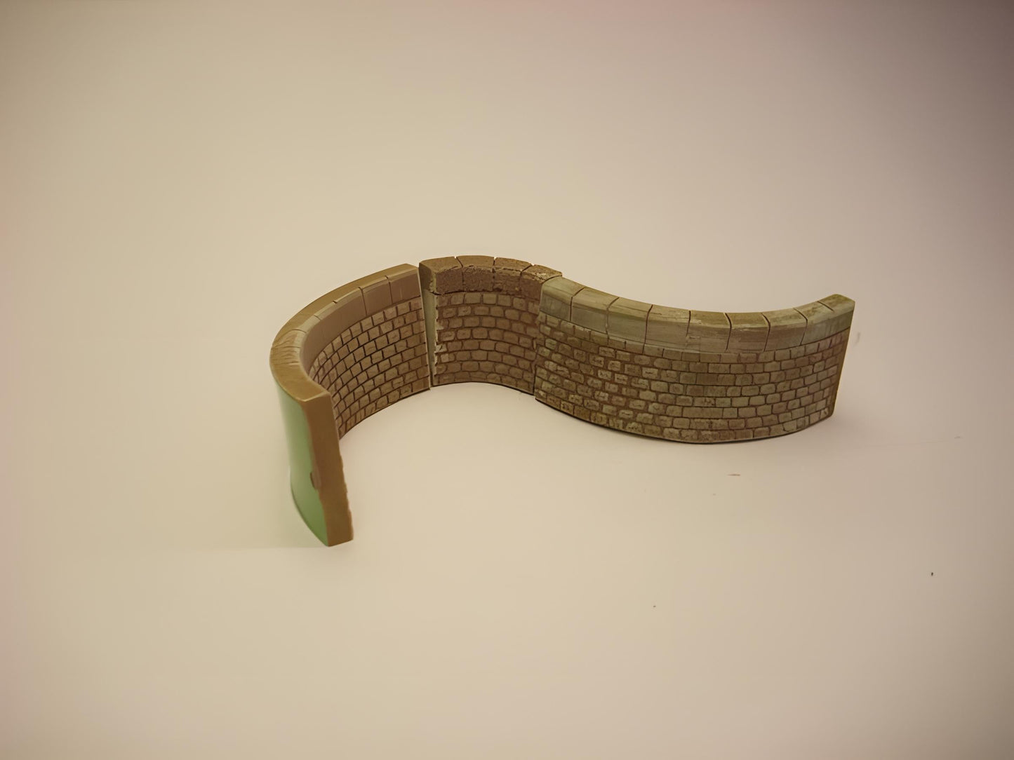 1:76  CURVED QUAY SIDE WALL