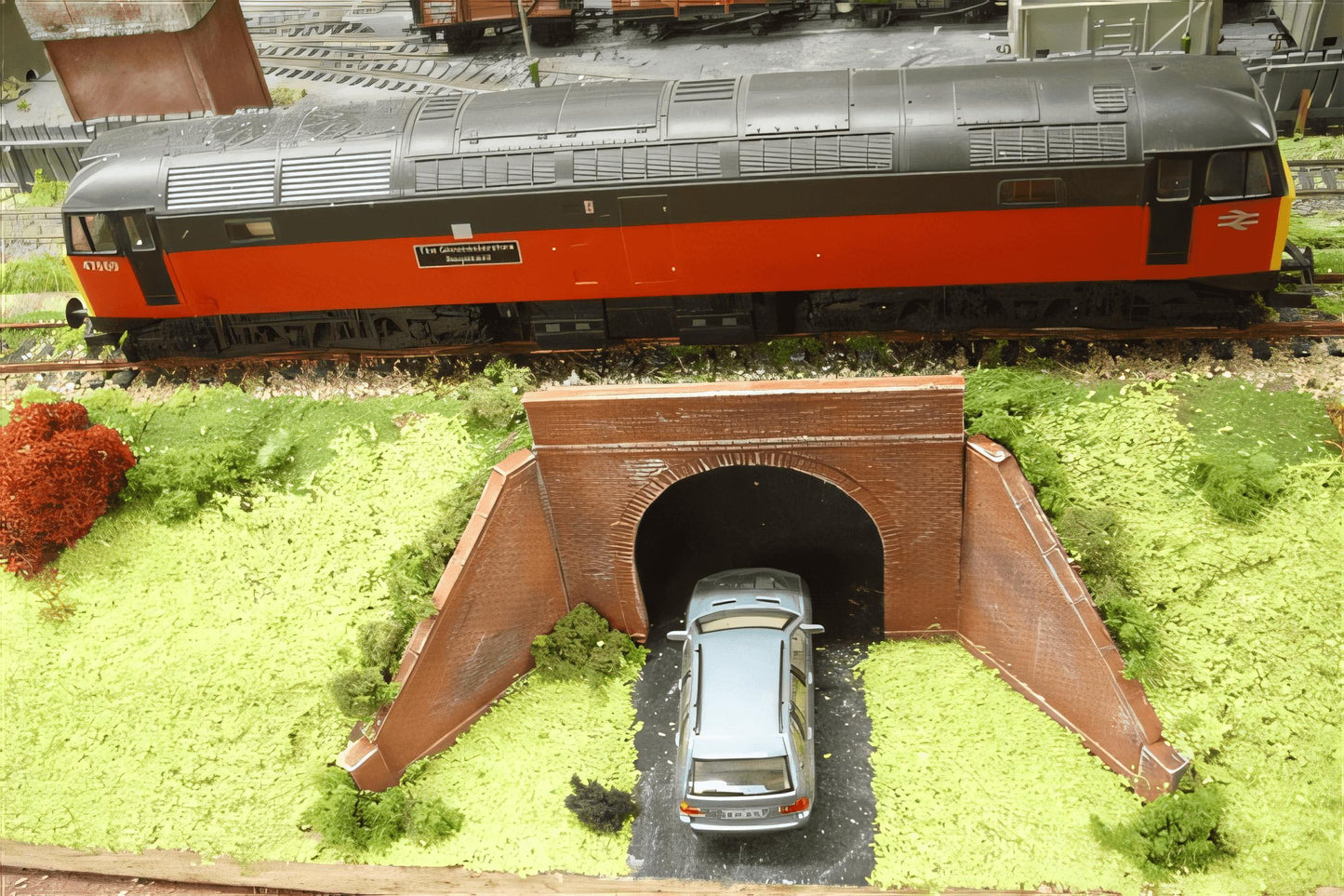 1:76  TUNNEL MOUTH OR 1/2 BRIDGE SIDE