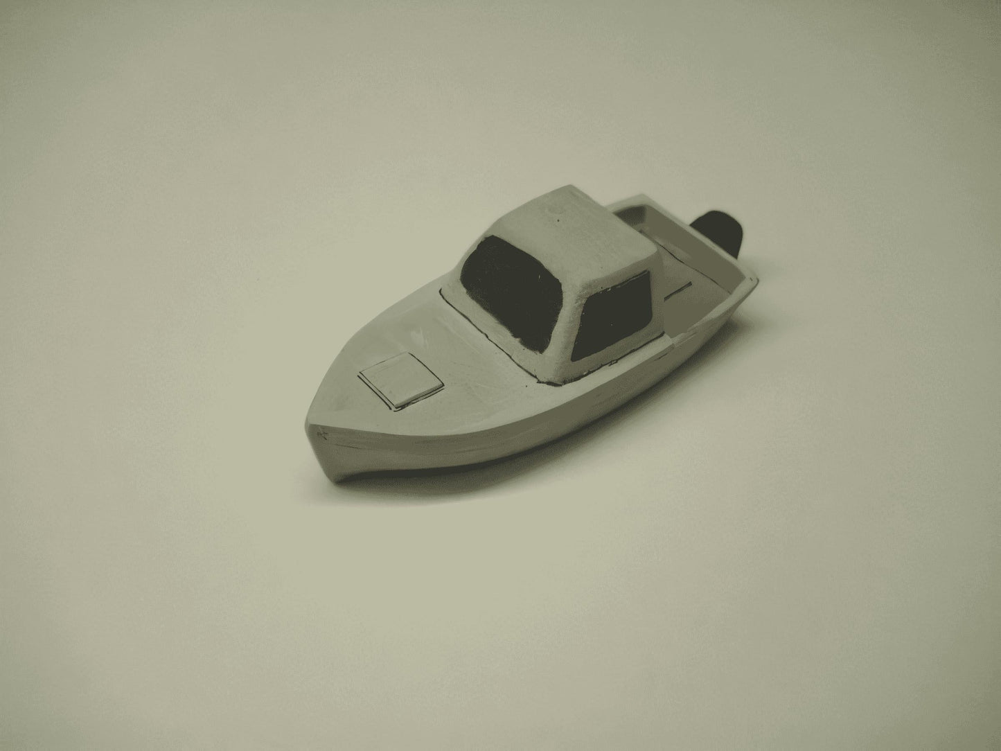 1:76 CABIN CRUISER WITH OUTBOARD MOTOR