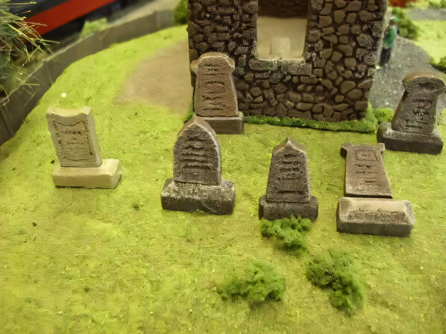 1:76  GRAVESTONES AND PLINTHS